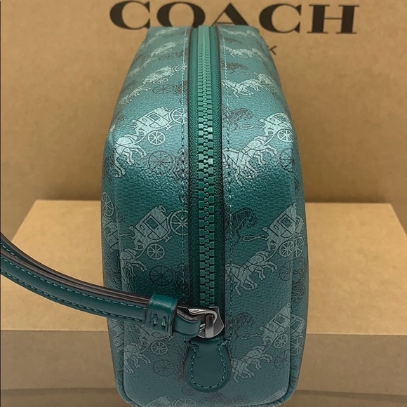 BOXY COSMETIC CASE WITH HORSE AND CARRIAGE PRINT - Picture 14 of 16